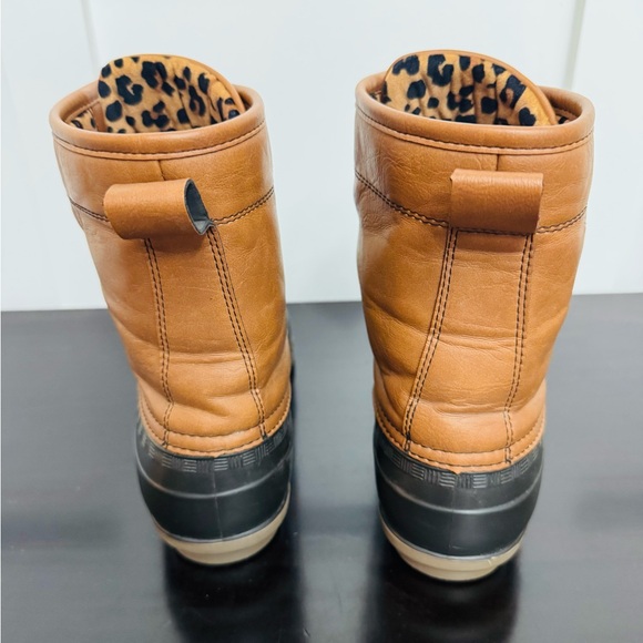 Stylish Brown and Black Women's Boots with Red Laces - Picture 7 of 7